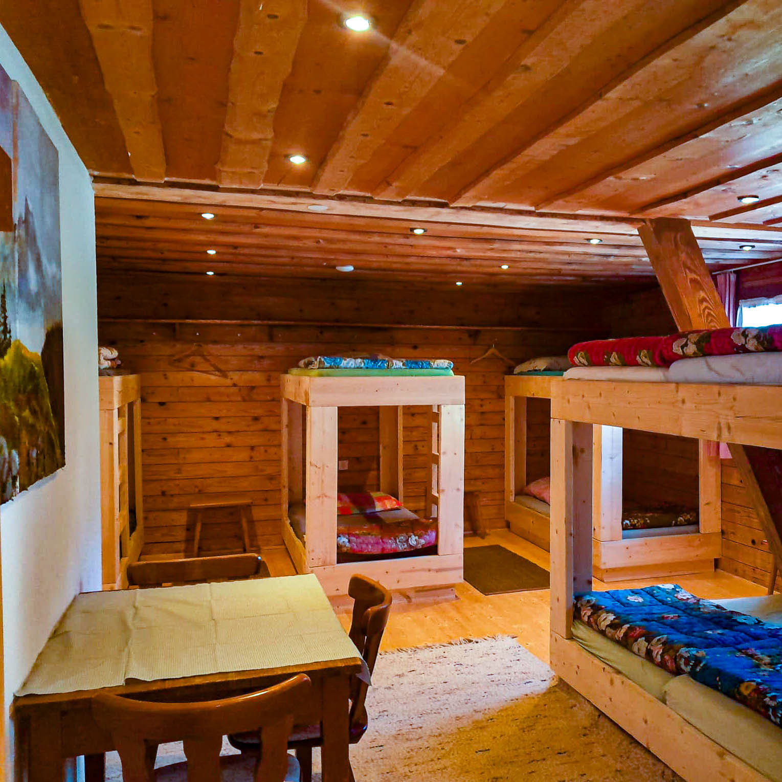 Multi-bed room with window